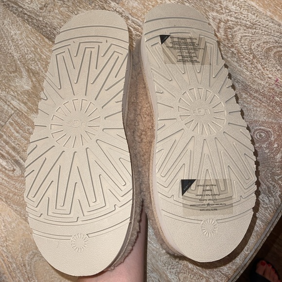 New UGG TAZZ Platform Maxi Curly! - Picture 8 of 10